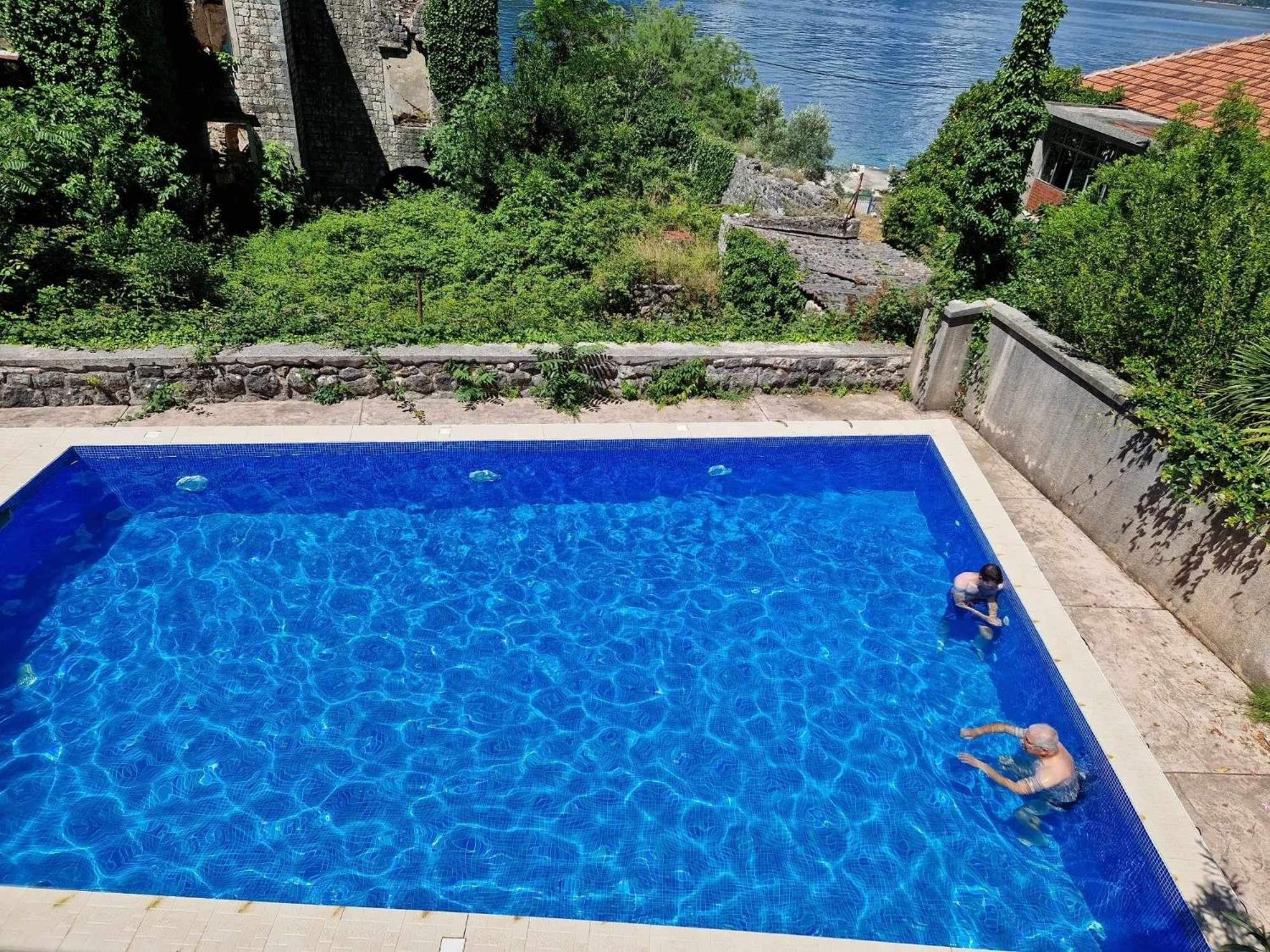 Apartment With Swimmingpool, Seaview And Large Terrace, 1St Floor, Min 2 Persons Dobrota Kültér fotó